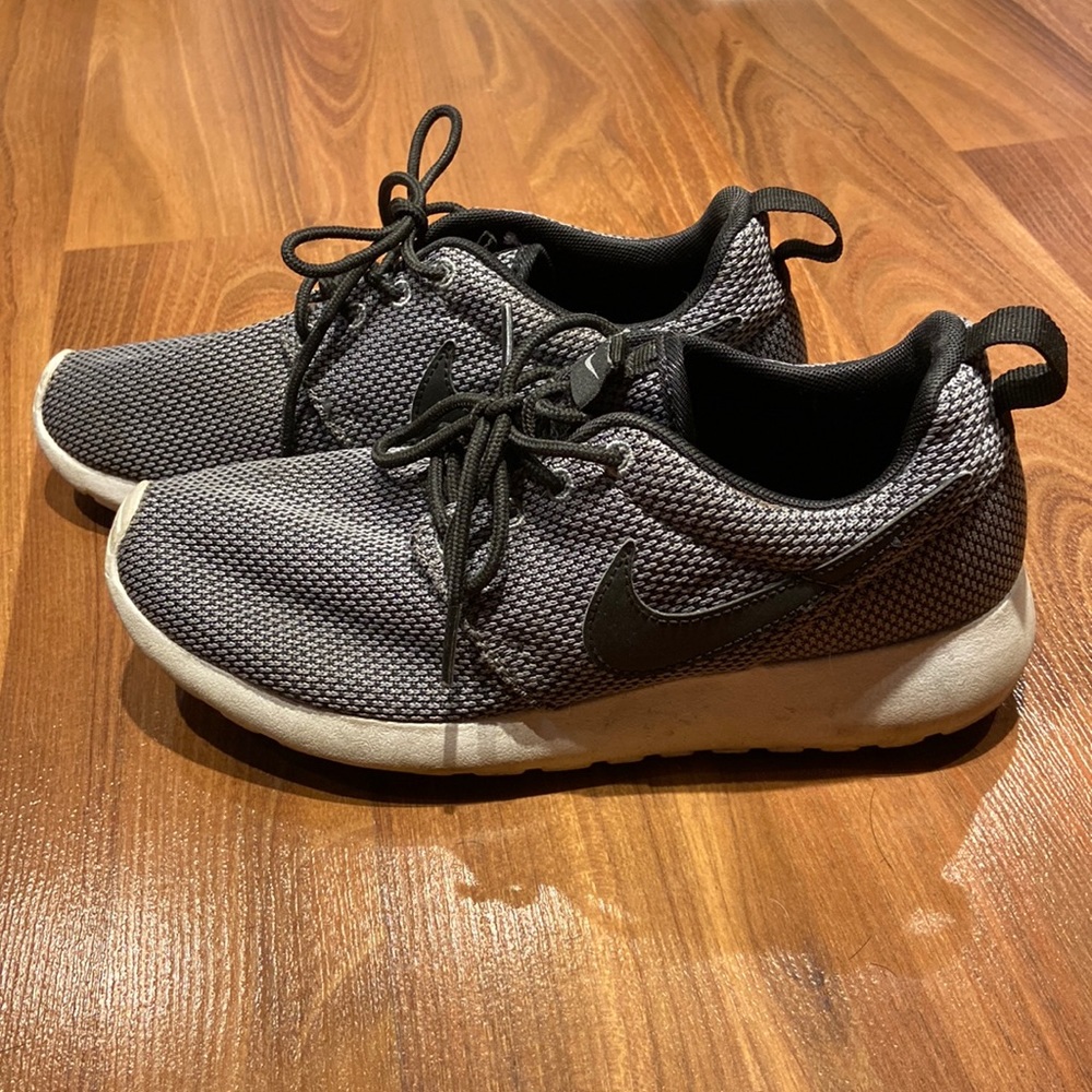 Youth Nike Roche